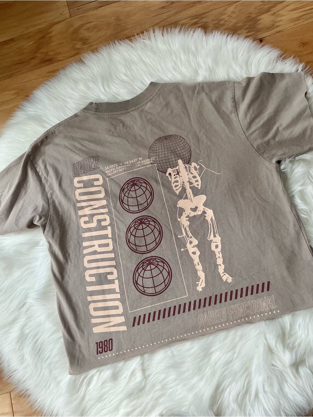PacSun Short Sleeve Crew Neck Graphic Raw Hems Tee Size Medium